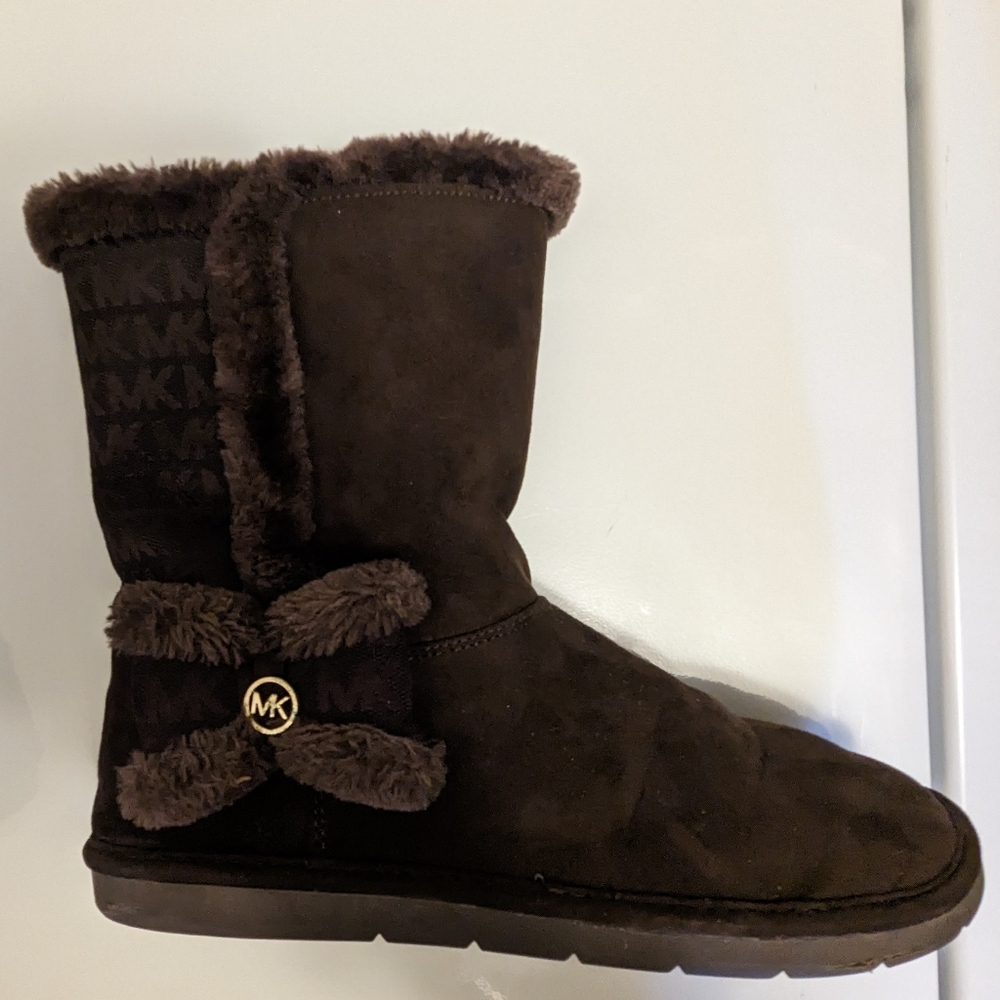 Michael Kors Artemis size 5 brown faux fur boots